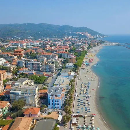 Appartamento Adelasia 01 - Shared Pool And Parking - Happy Alassio