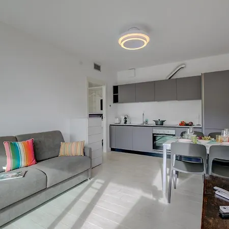 Adelasia 01 - Shared Pool And Parking - Happy Appartement