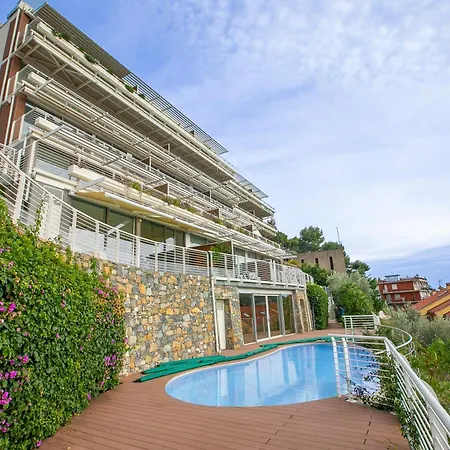 Adelasia 01 - Shared Pool And Parking - Happy Alassio